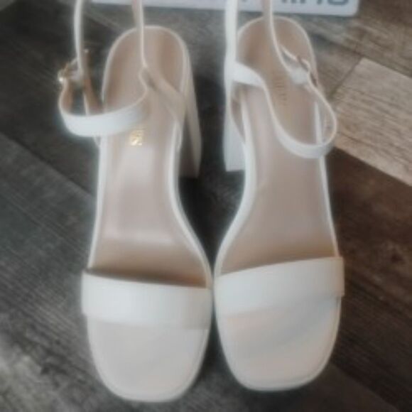 Dream Paris Women's Size 10 Faux White Leather Platform Heels - NWT - Picture 3 of 11